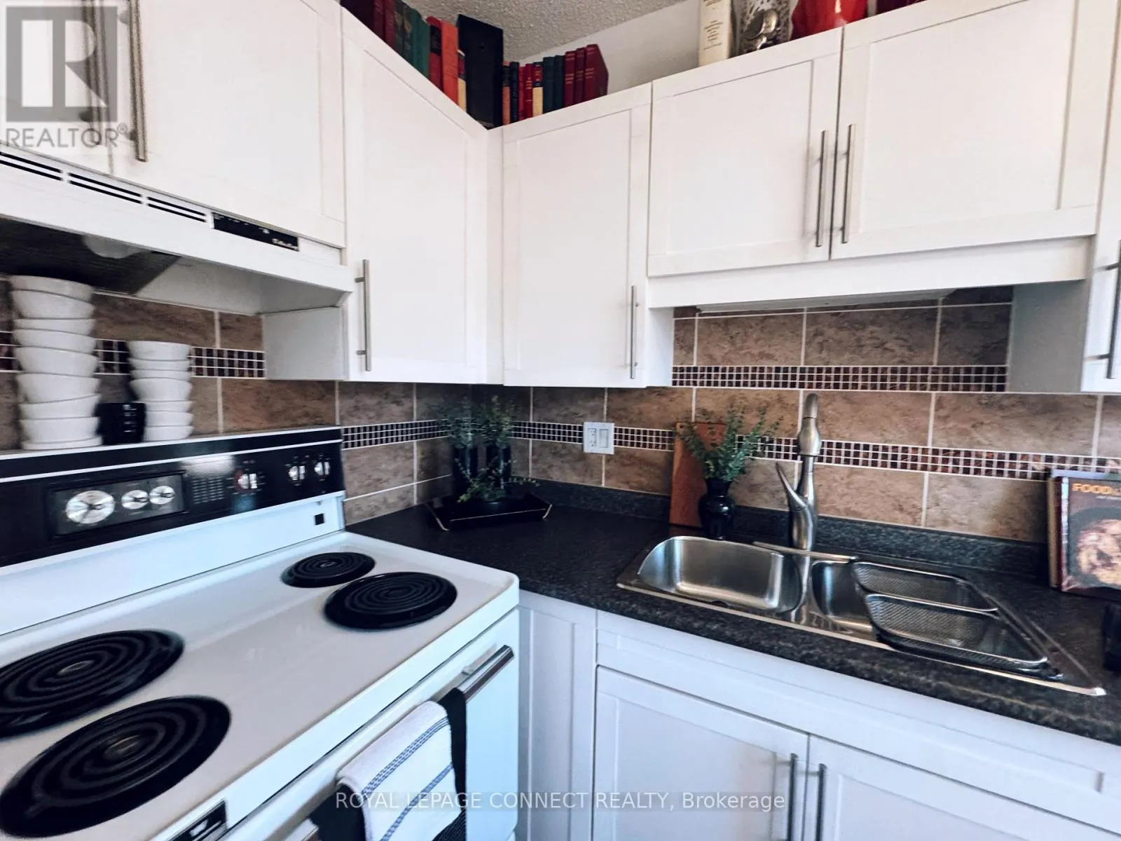 303 - 4872 VALLEY WAY