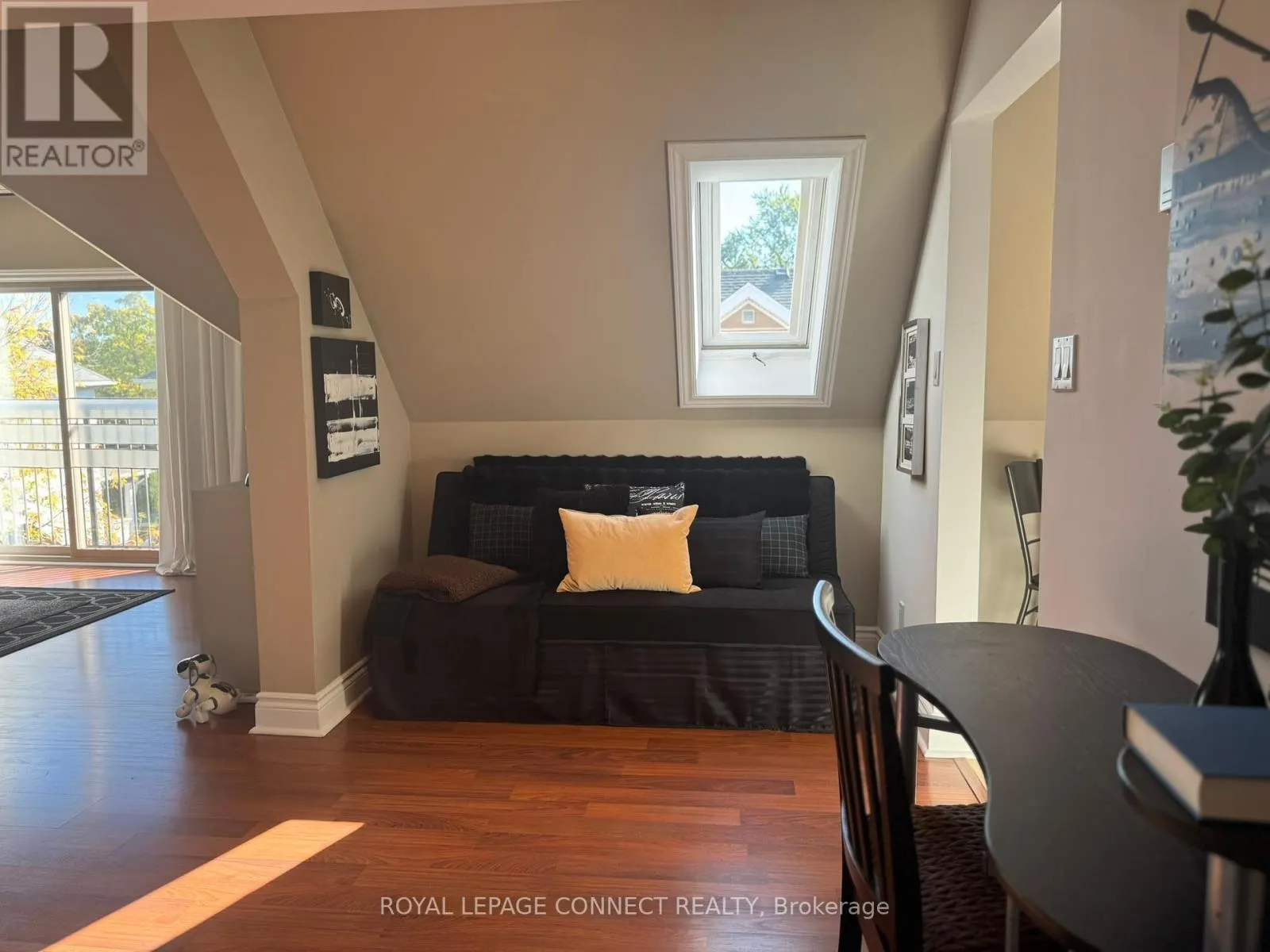 303 - 4872 VALLEY WAY