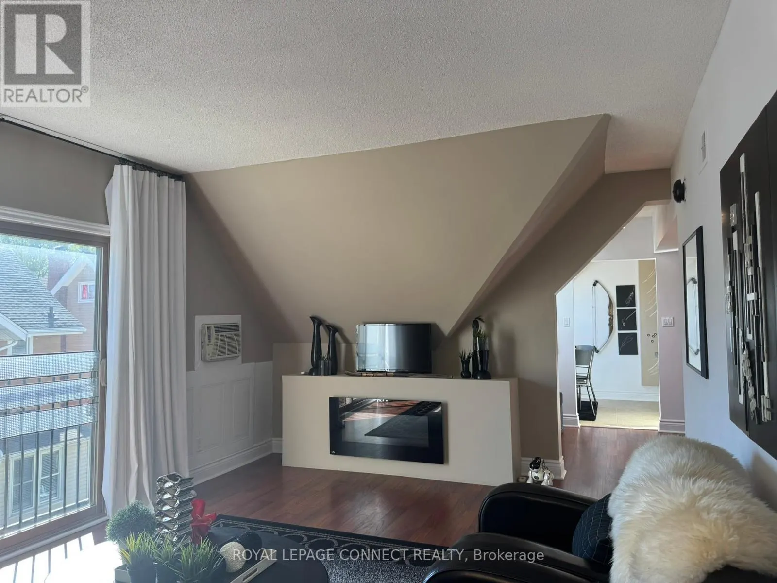 303 - 4872 VALLEY WAY