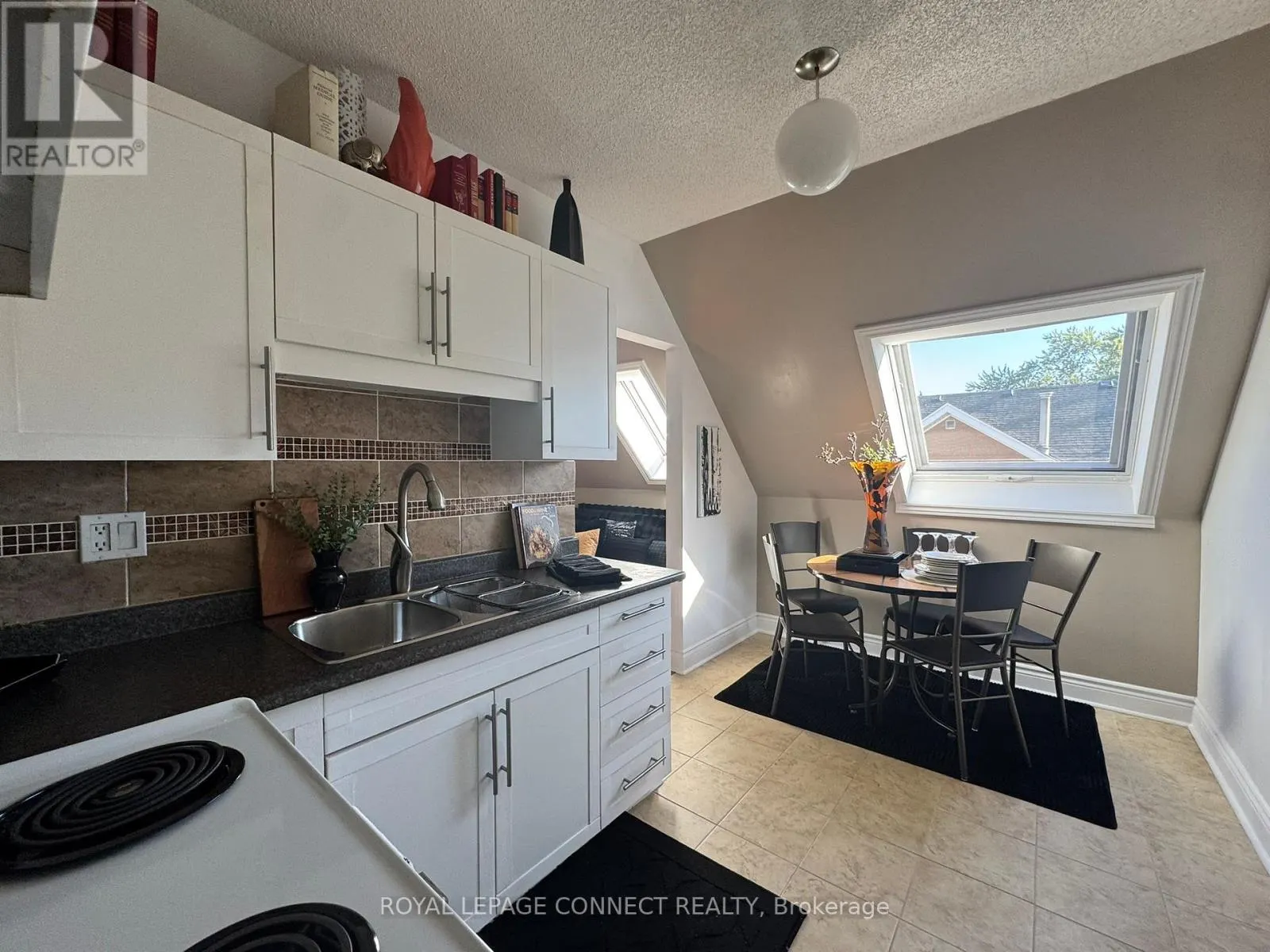303 - 4872 VALLEY WAY