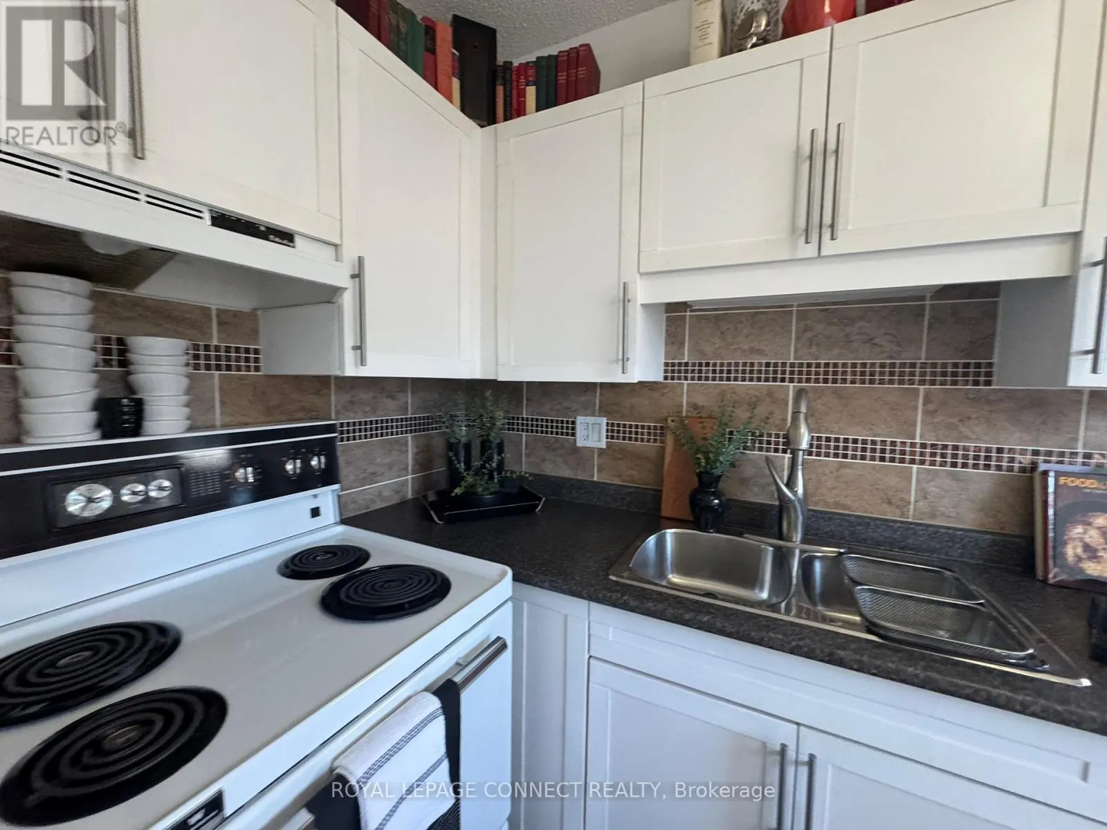 303 - 4872 VALLEY WAY