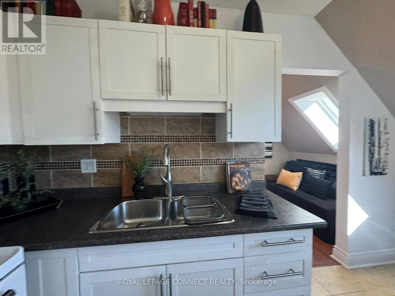 303 - 4872 VALLEY WAY