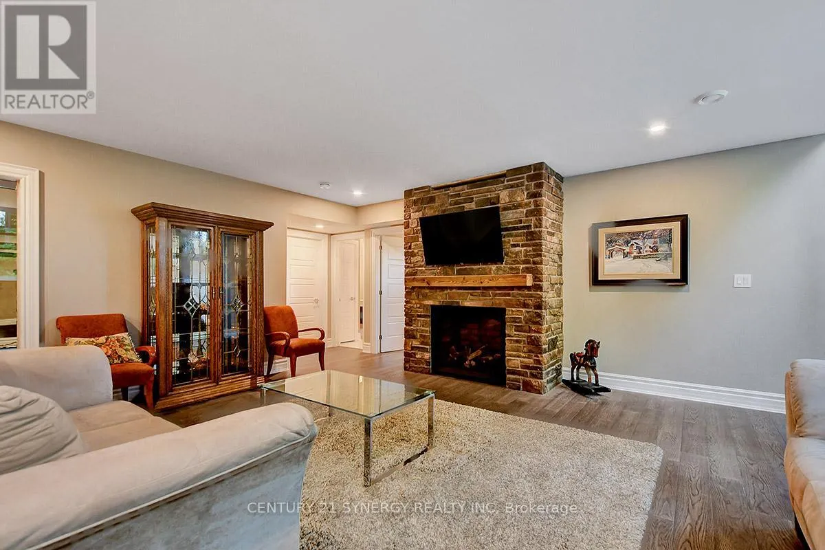 1443 DUCHESS CRESCENT