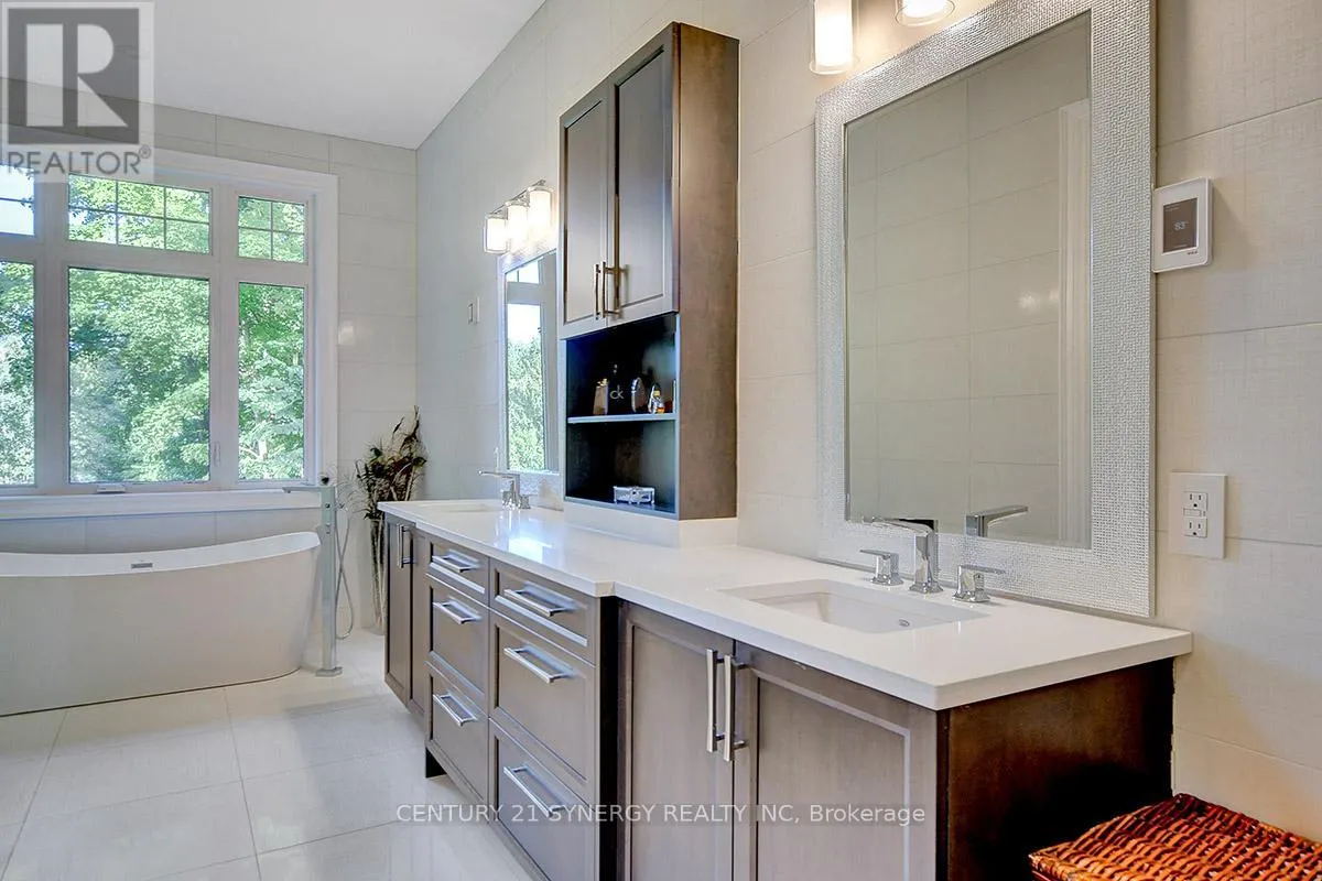1443 DUCHESS CRESCENT