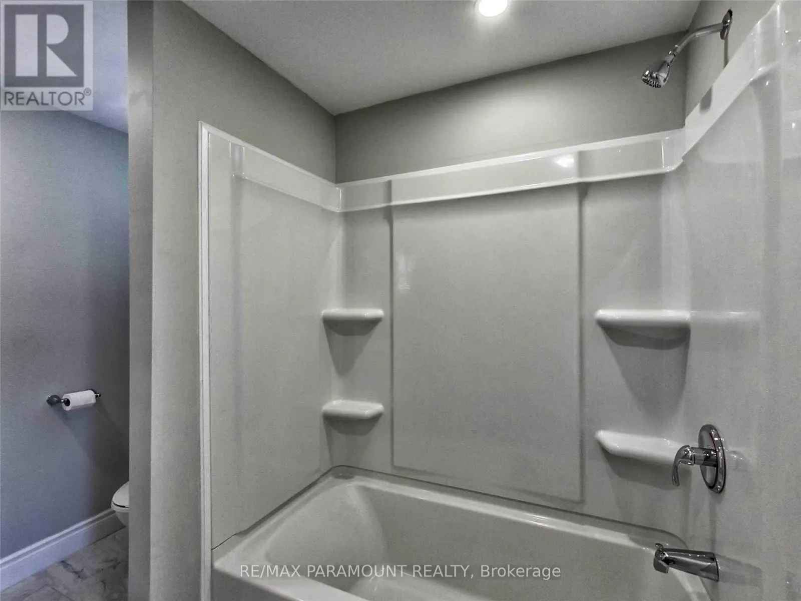 UPPER - 25 CARENE AVENUE