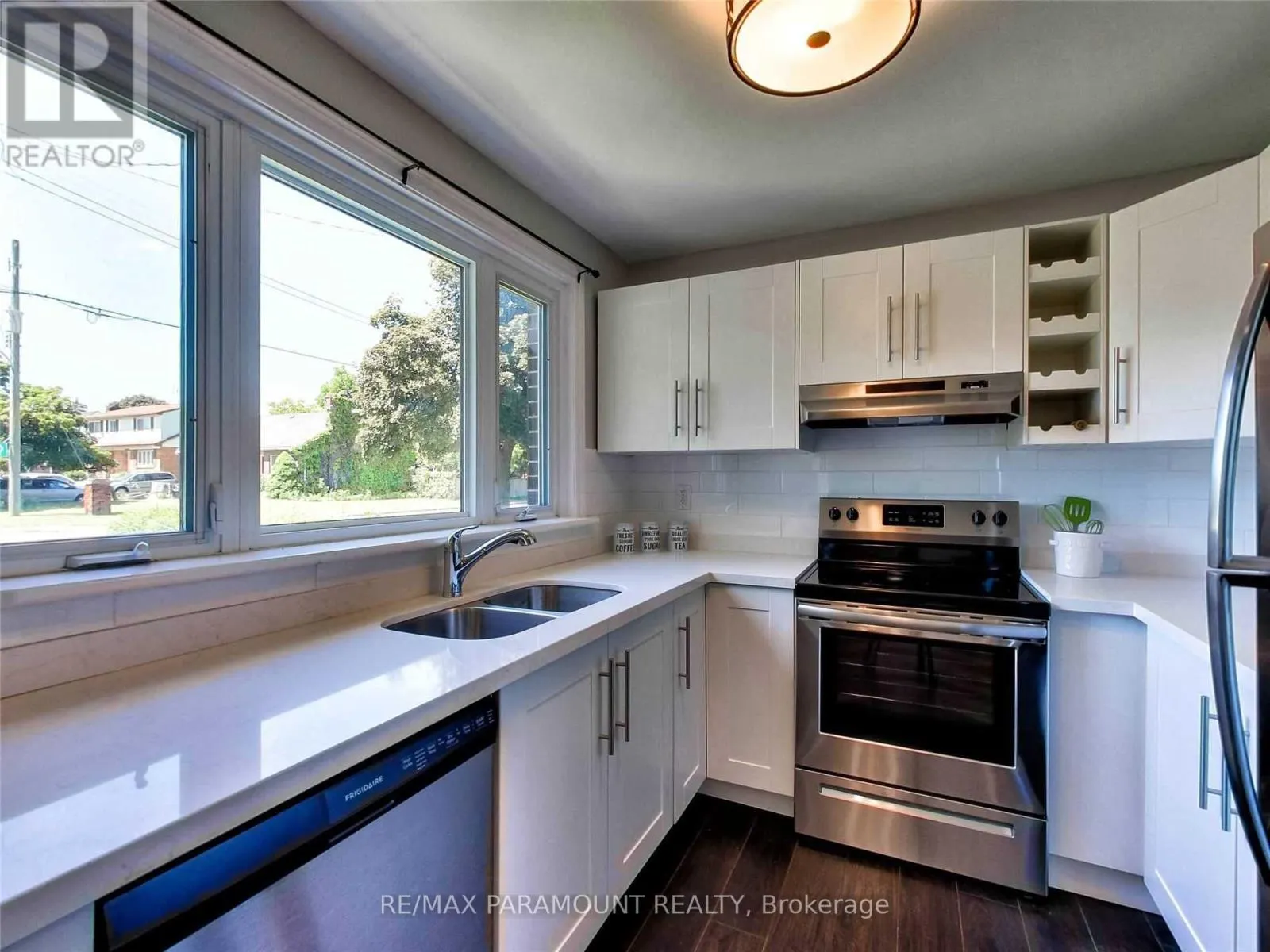 UPPER - 25 CARENE AVENUE