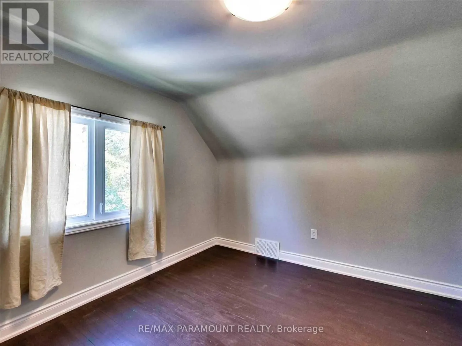 UPPER - 25 CARENE AVENUE