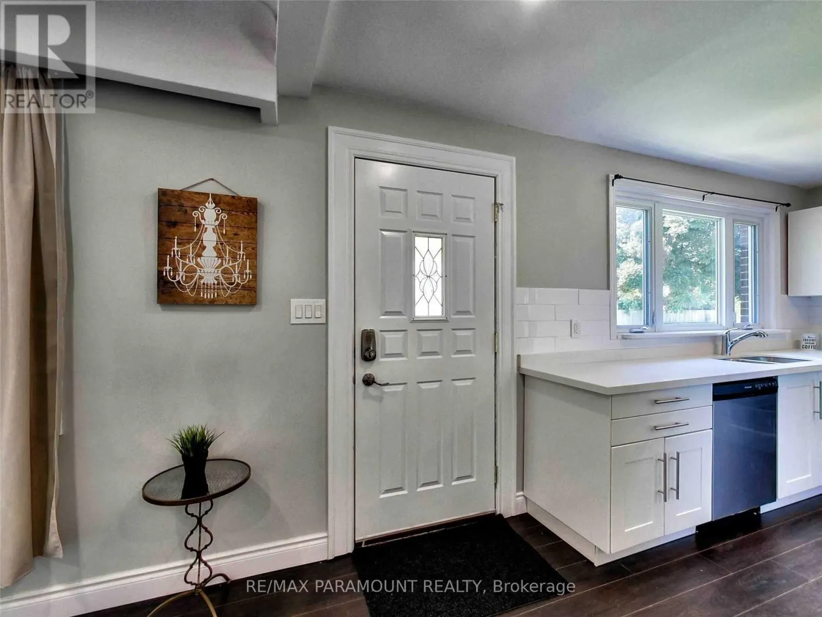 UPPER - 25 CARENE AVENUE