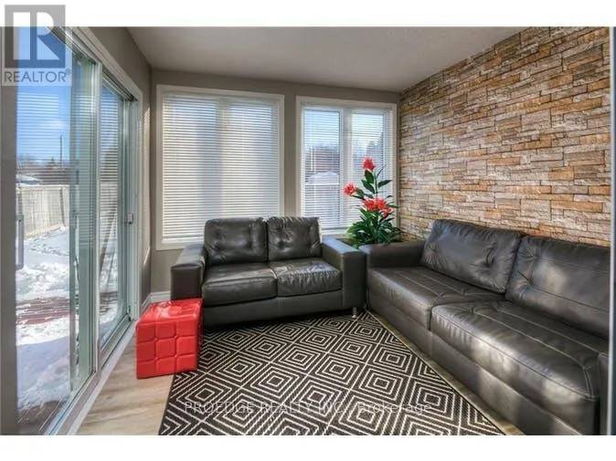 263 BANKSIDE DRIVE
