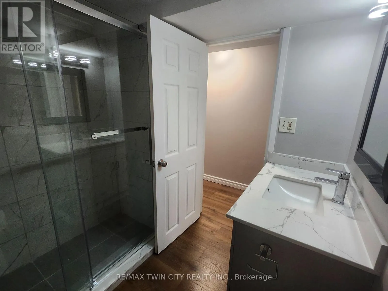 LOWER - 197B CEDARVALE CRESCENT