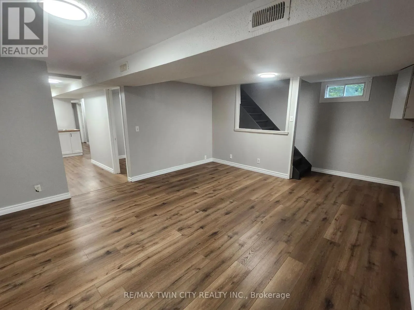 LOWER - 197B CEDARVALE CRESCENT