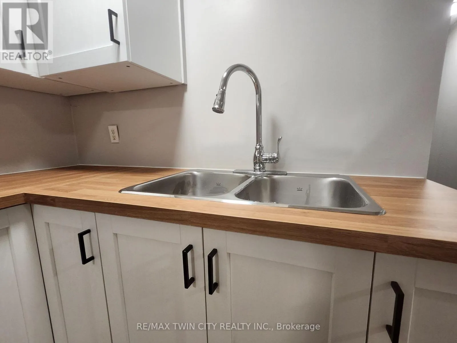 LOWER - 197B CEDARVALE CRESCENT