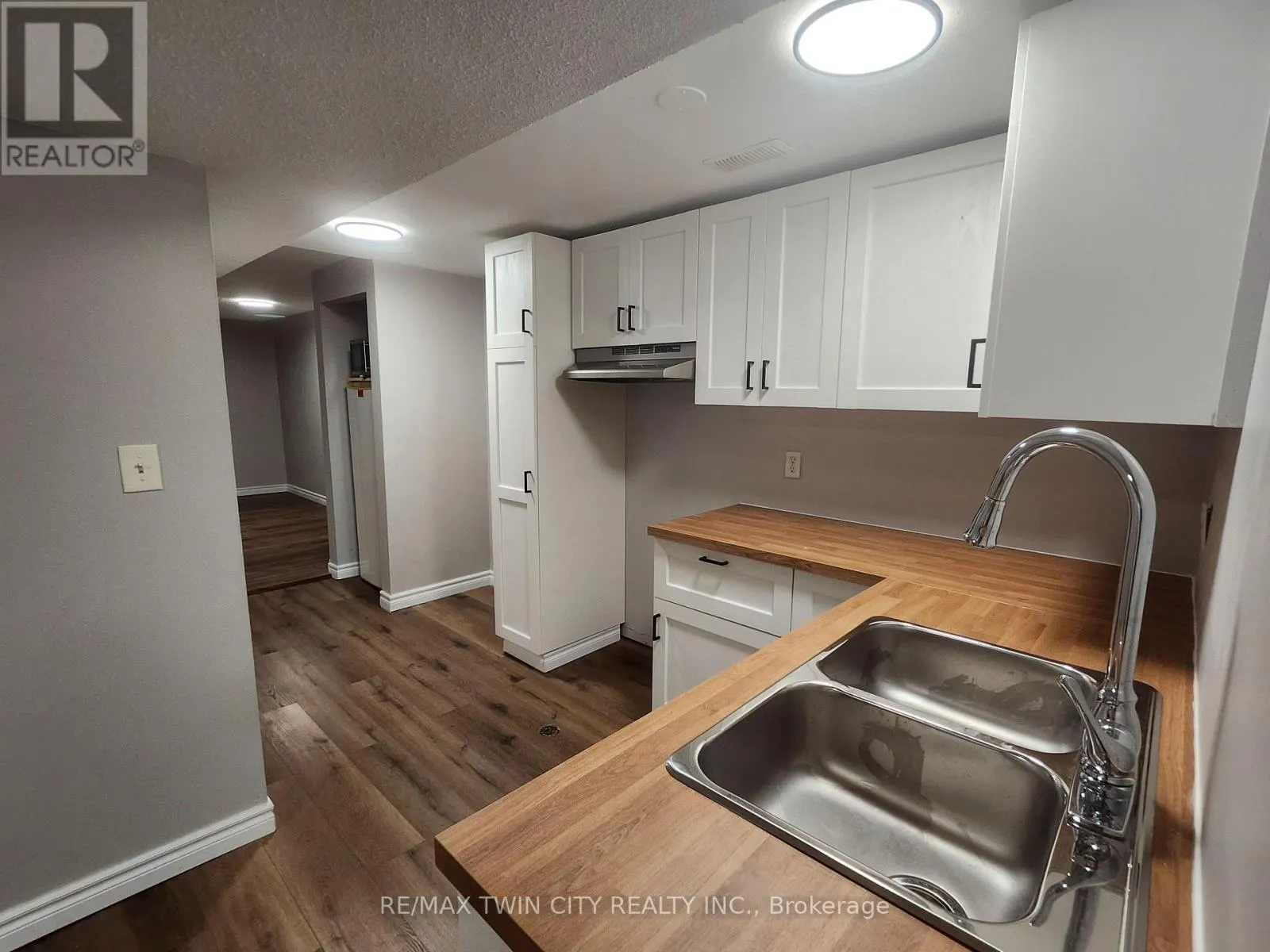 LOWER - 197B CEDARVALE CRESCENT