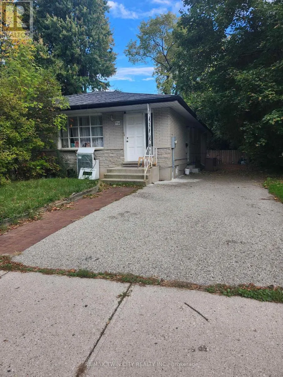 LOWER - 197B CEDARVALE CRESCENT