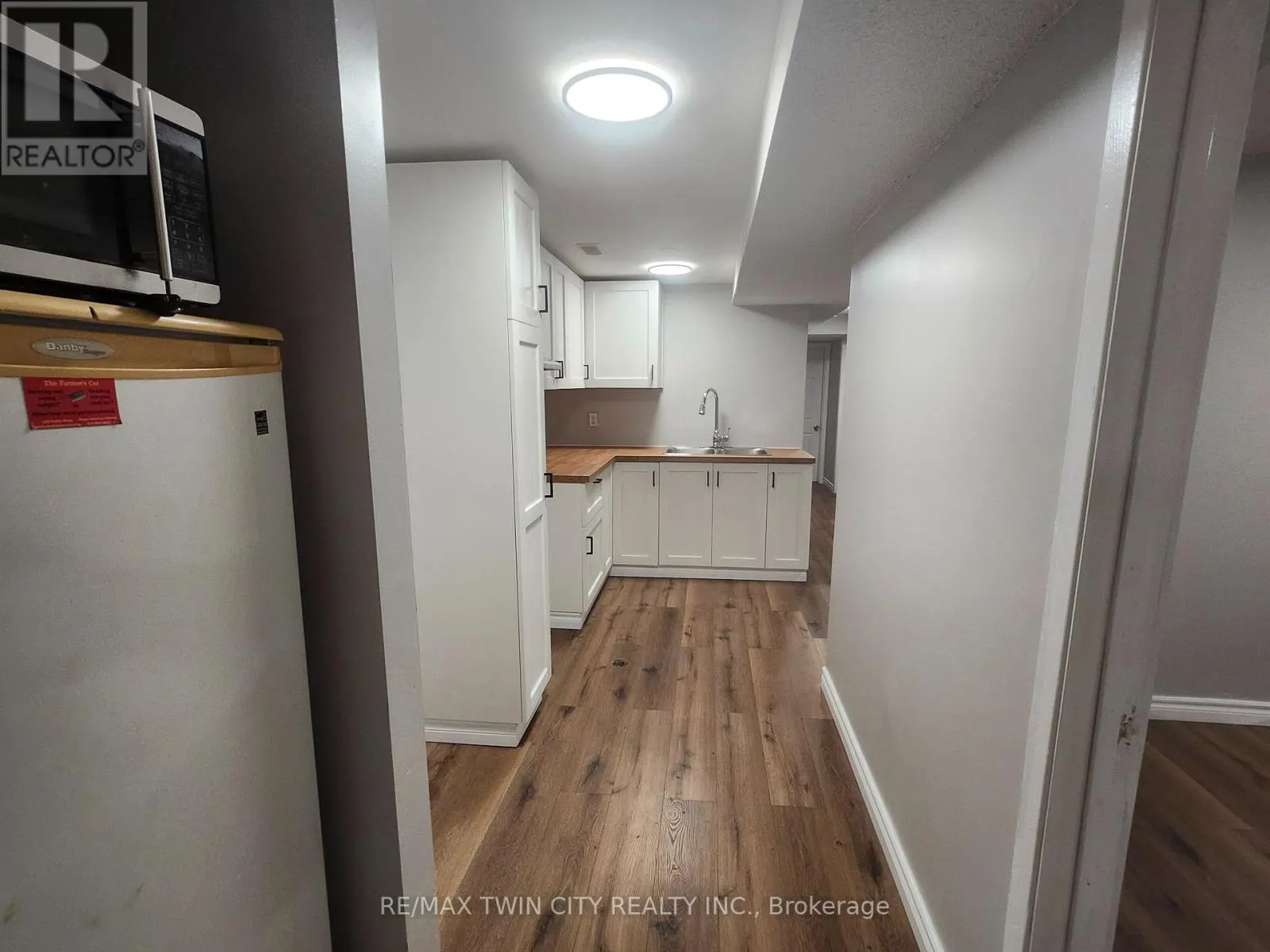 LOWER - 197B CEDARVALE CRESCENT