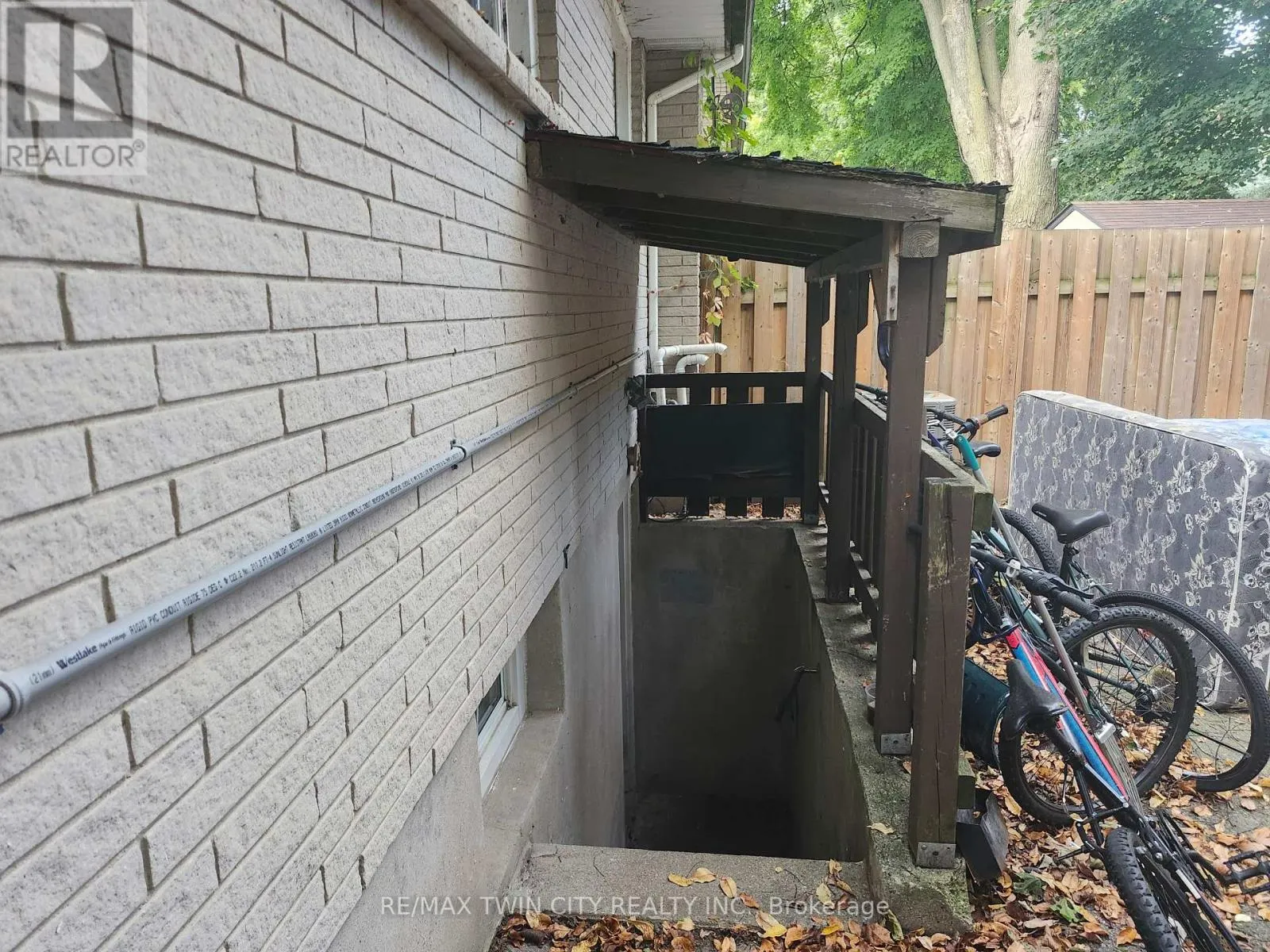 LOWER - 197B CEDARVALE CRESCENT