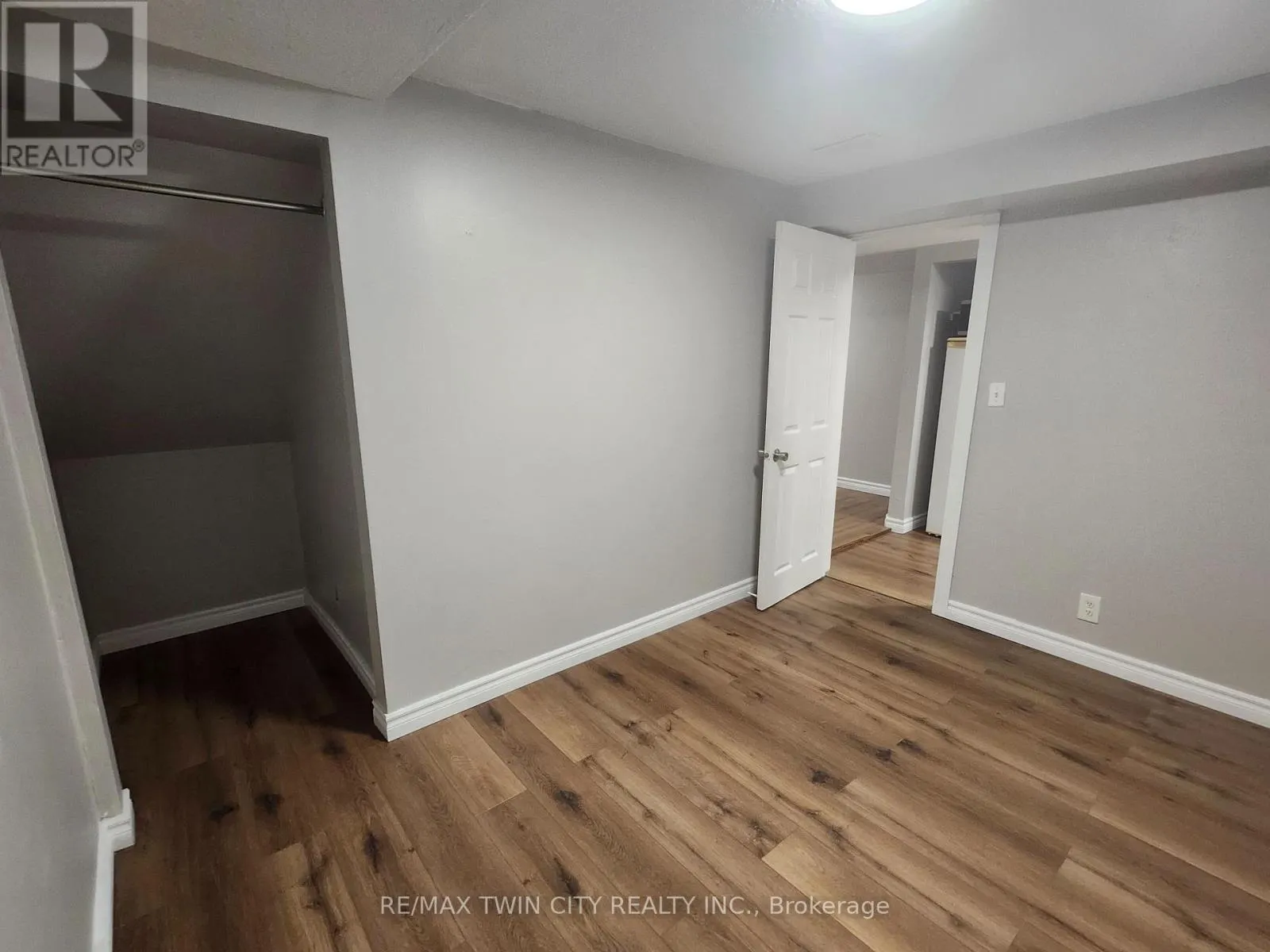 LOWER - 197B CEDARVALE CRESCENT