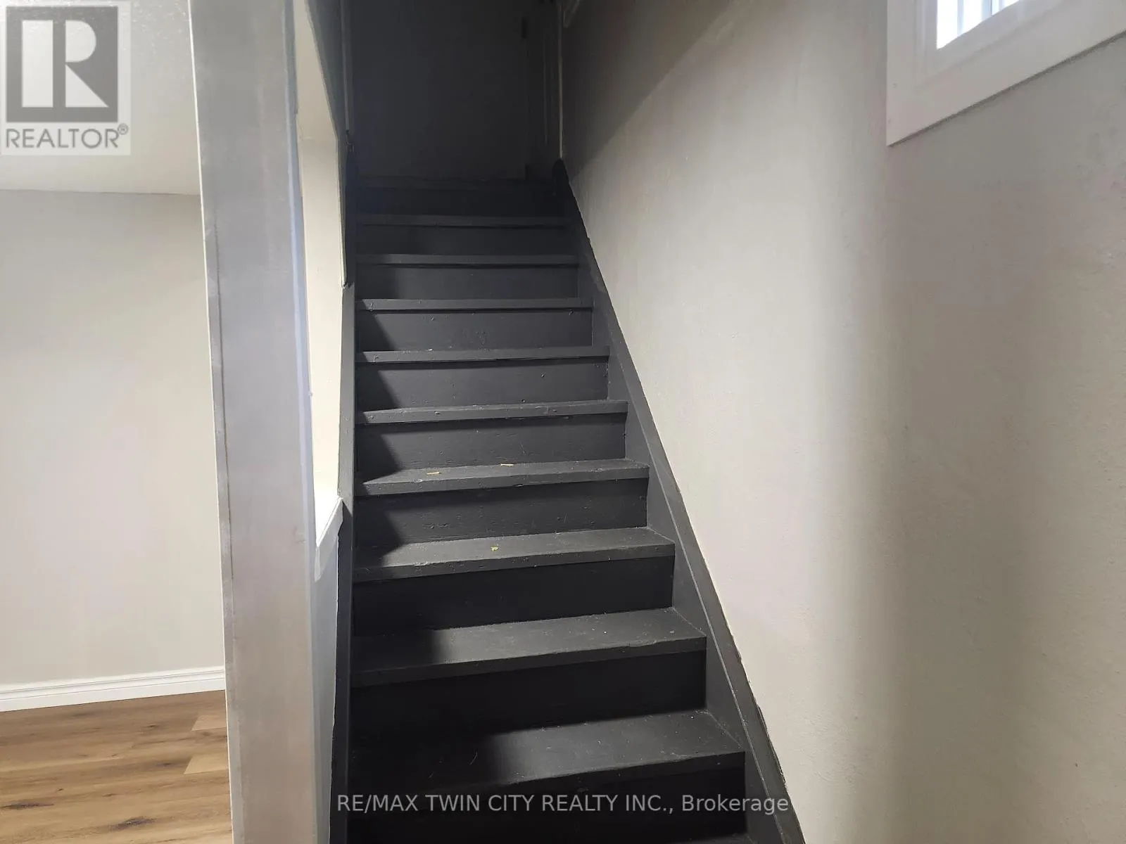 LOWER - 197B CEDARVALE CRESCENT