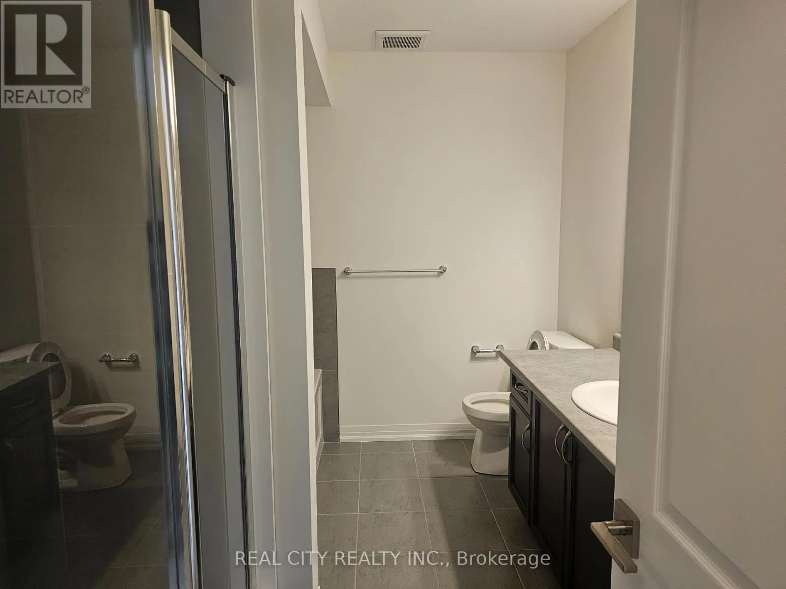 48 MCKERNAN AVENUE
