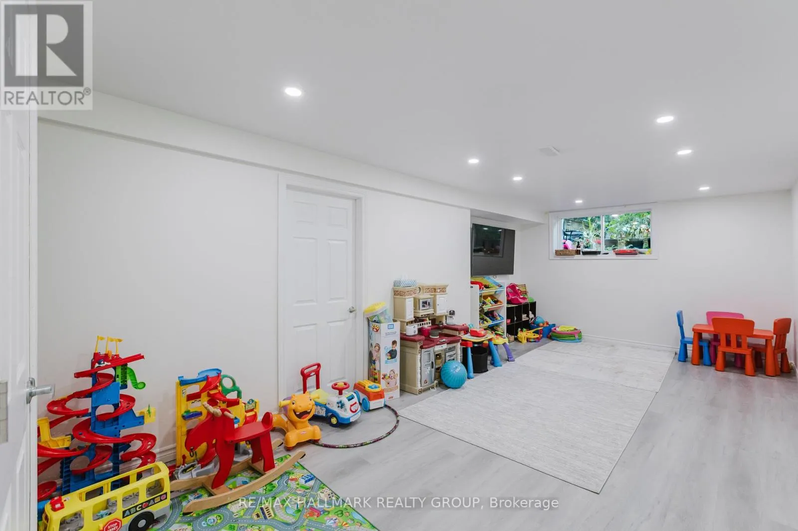 584 WILD SHORE CRESCENT