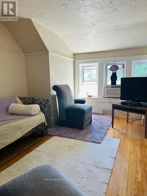 31-35 FOURTH STREET E