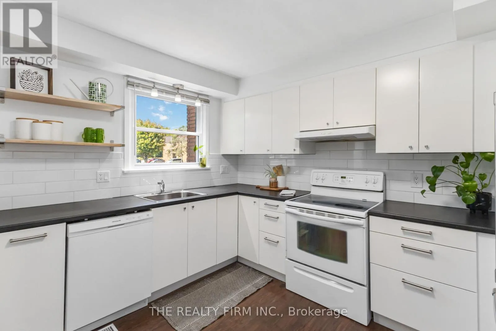 5 - 71 PARKSIDE DRIVE, #5
