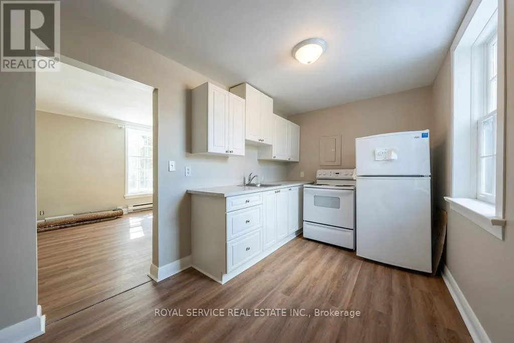 3 - 33 BROOK ROAD S, #3