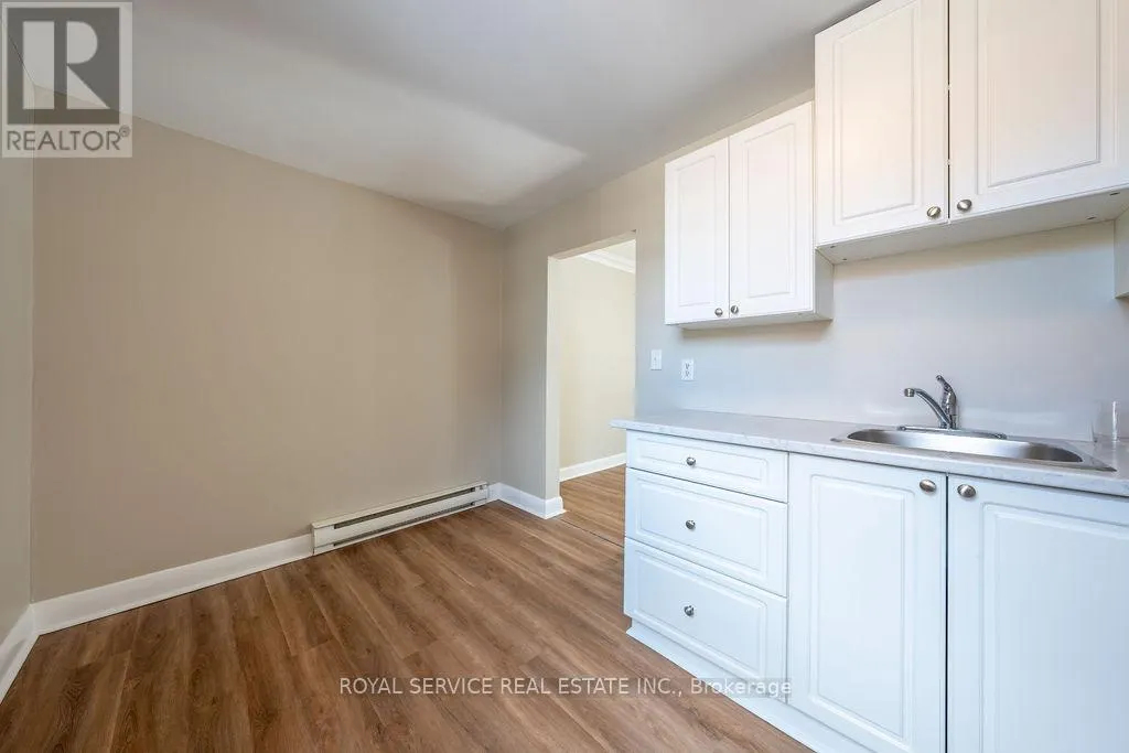 3 - 33 BROOK ROAD S, #3
