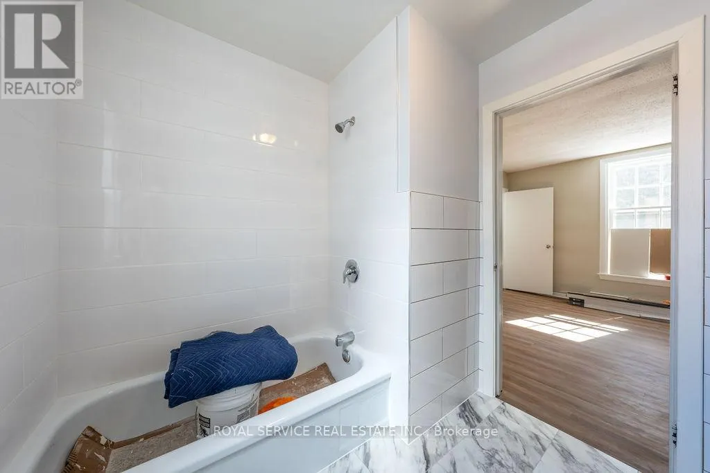 3 - 33 BROOK ROAD S, #3