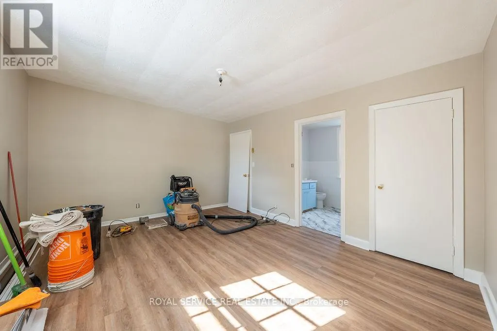 3 - 33 BROOK ROAD S, #3