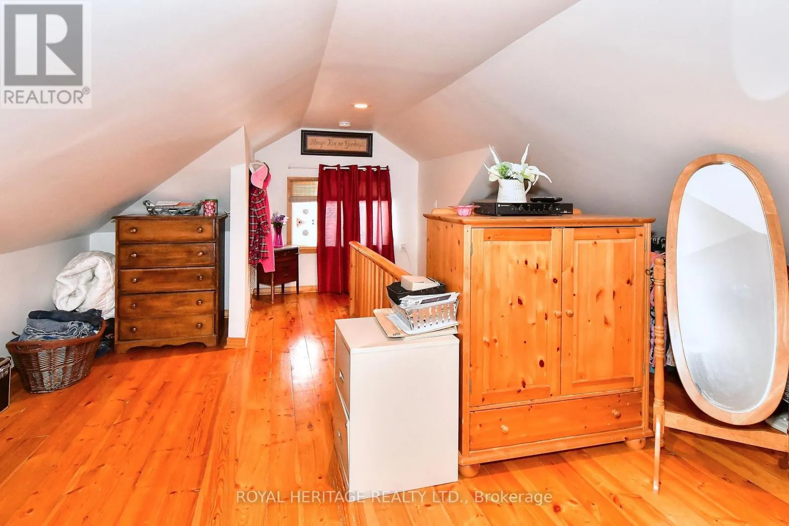 245 KING GEORGE STREET E