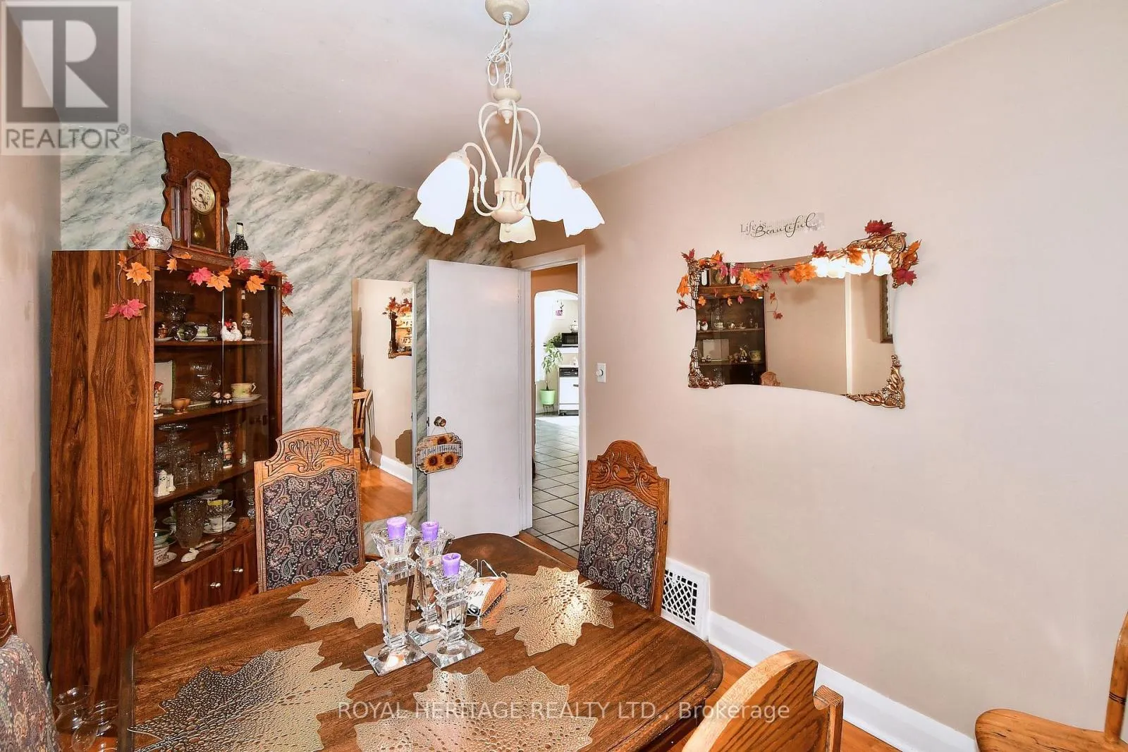 245 KING GEORGE STREET E
