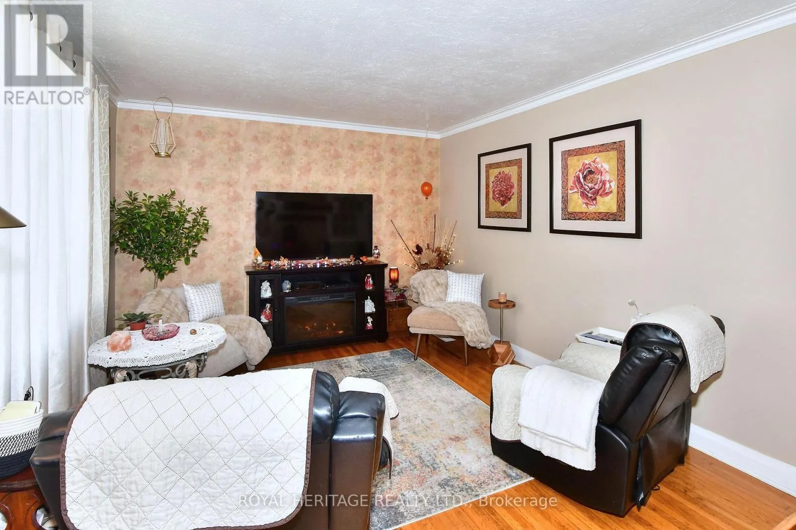 245 KING GEORGE STREET E