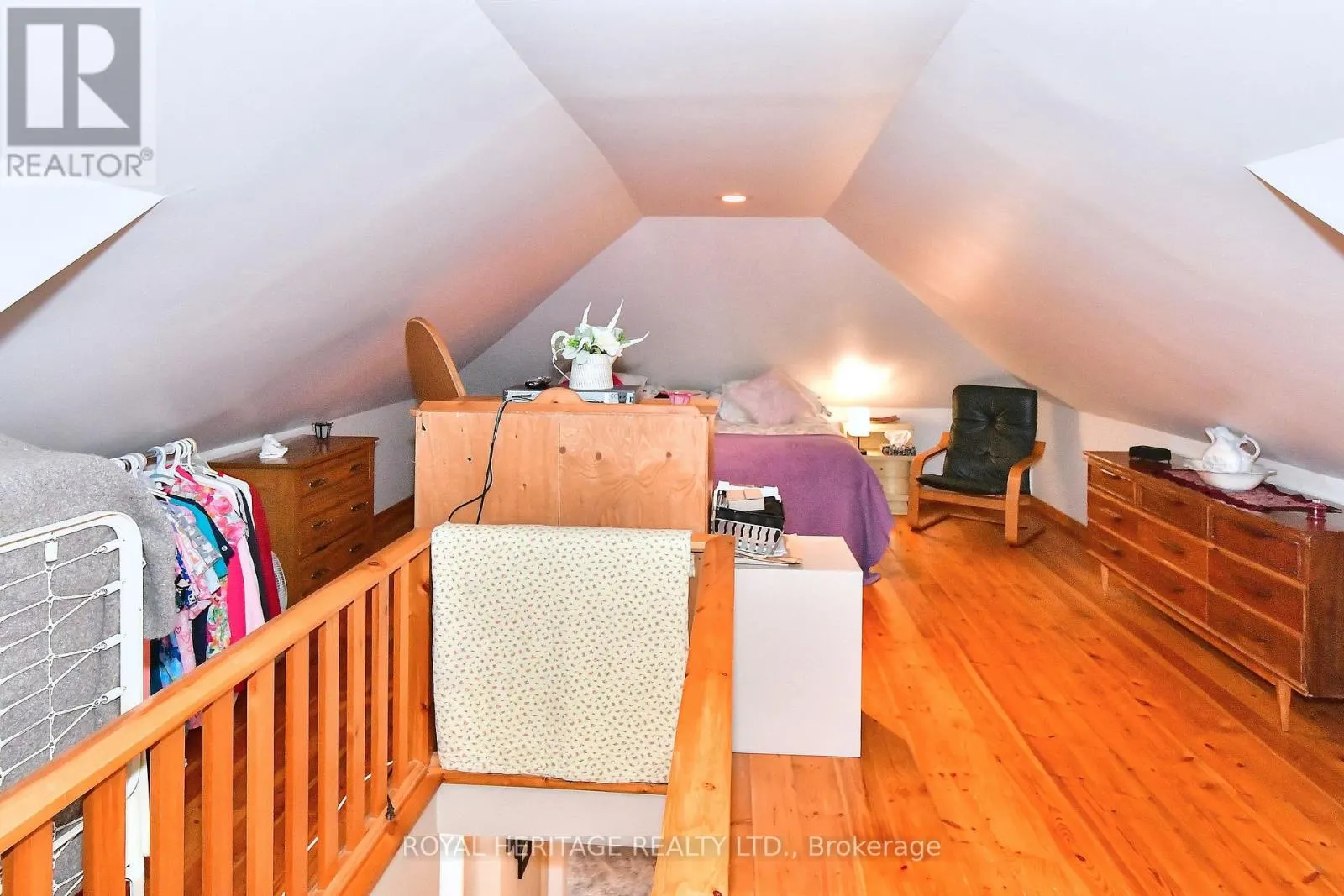 245 KING GEORGE STREET E
