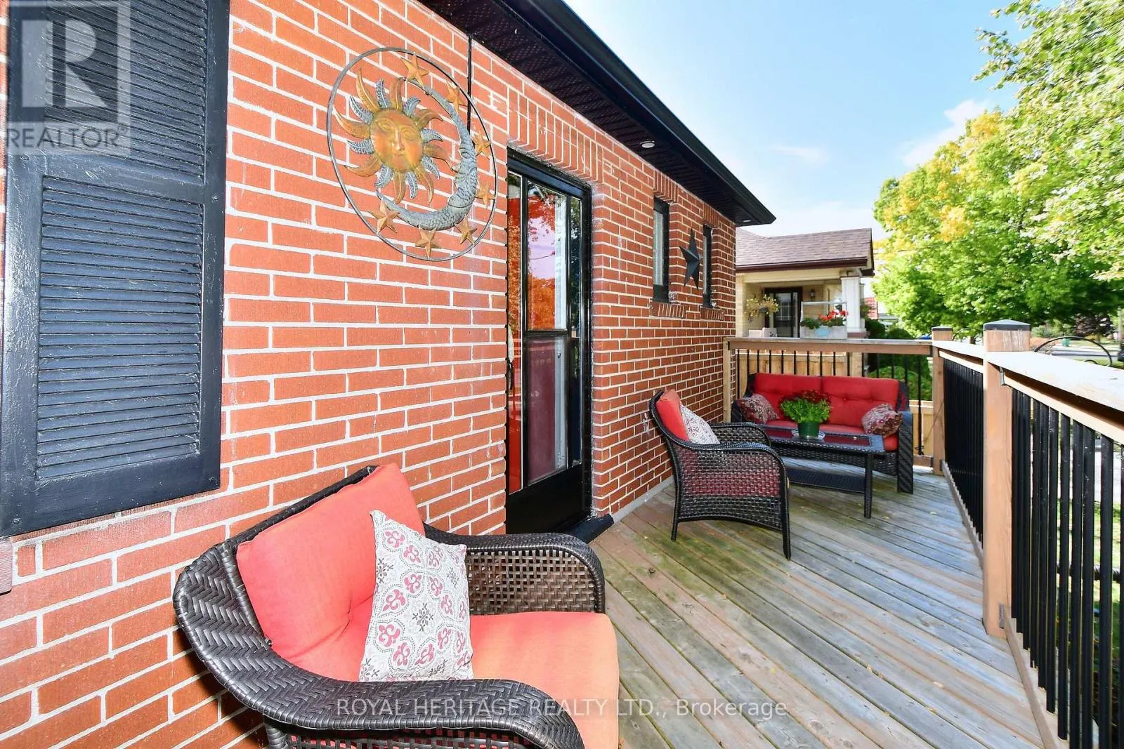 245 KING GEORGE STREET E