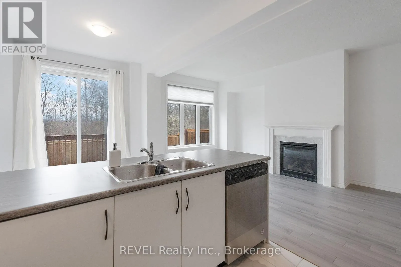7436 BAYCREST COMMON