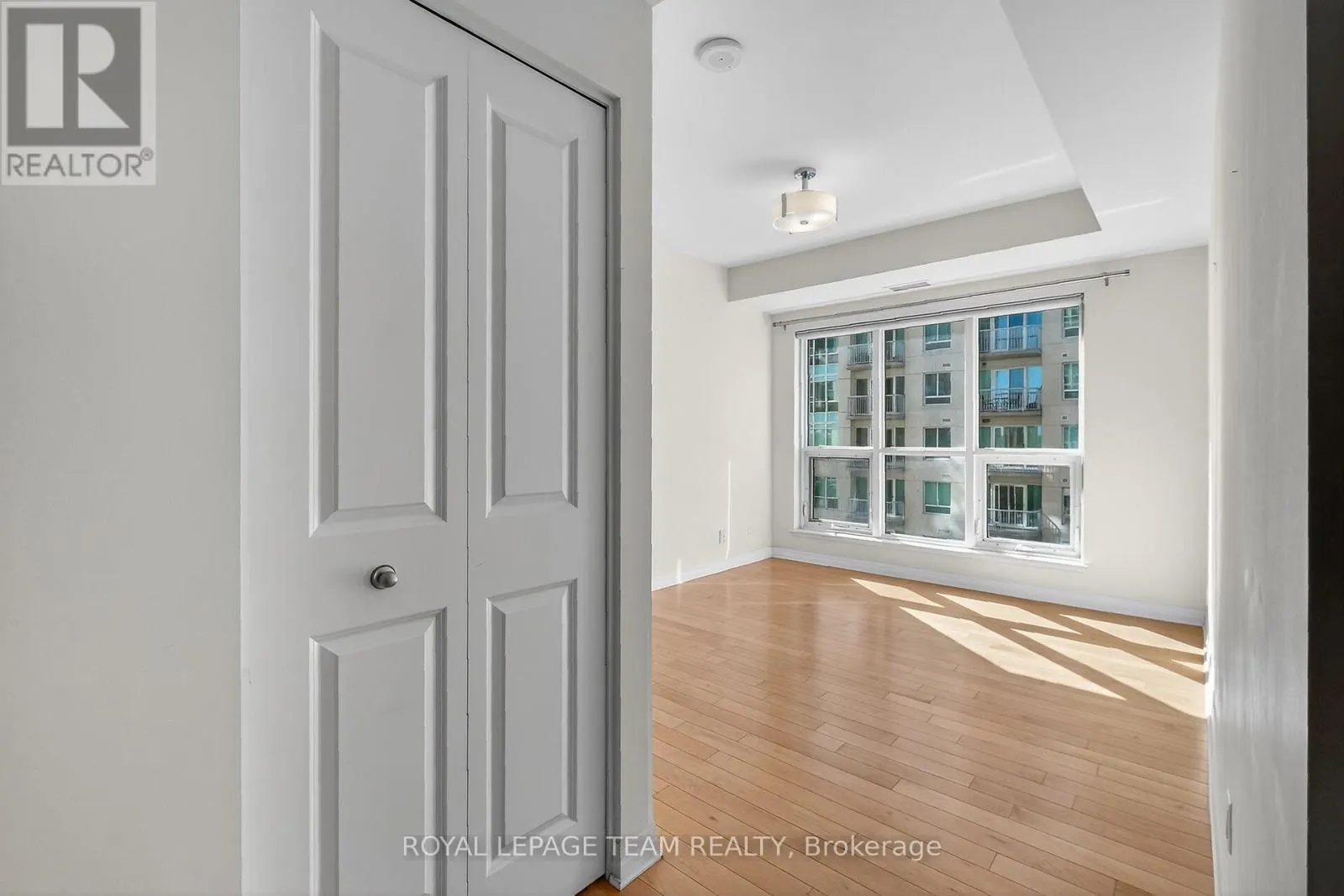 1601 - 242 RIDEAU STREET