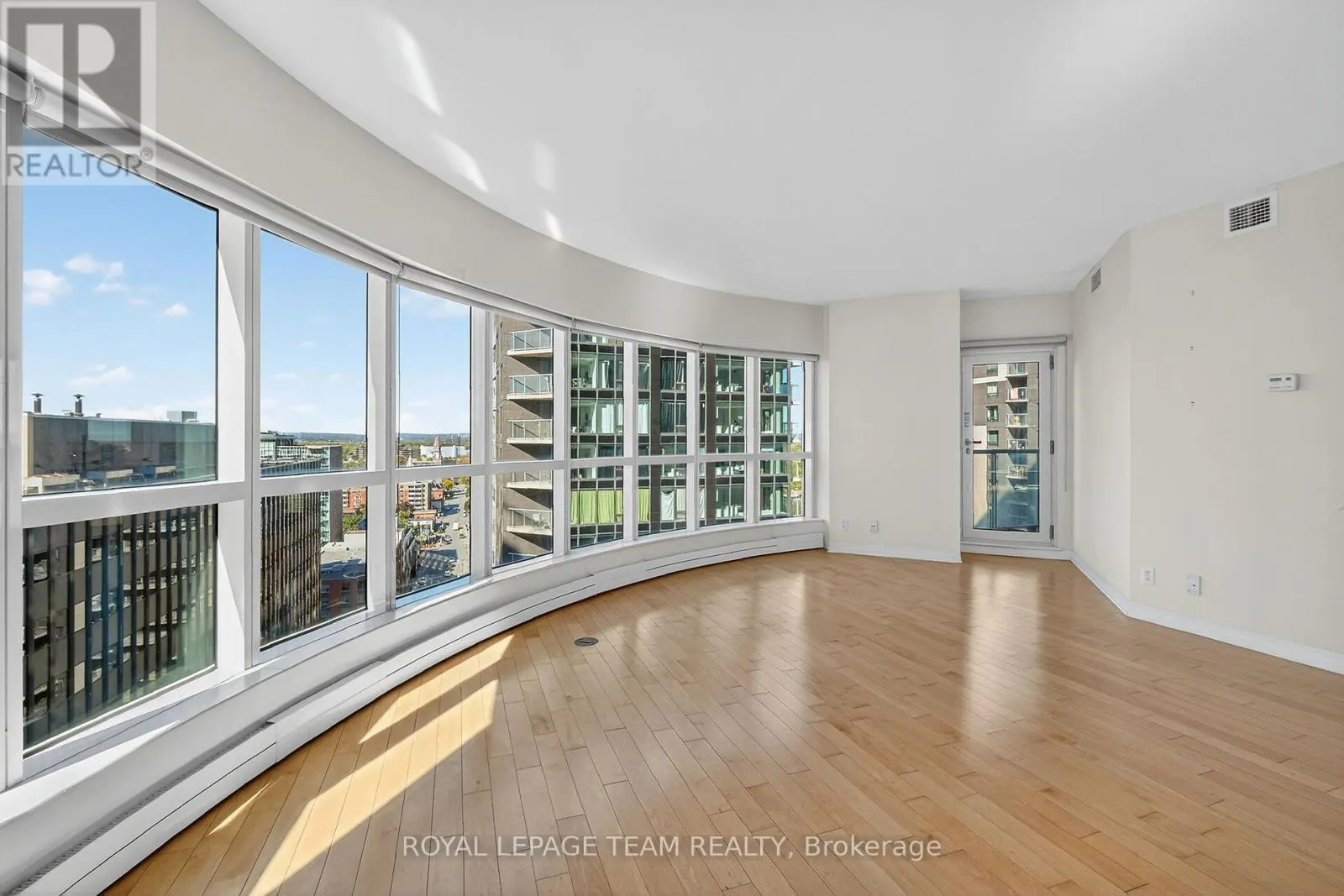 1601 - 242 RIDEAU STREET