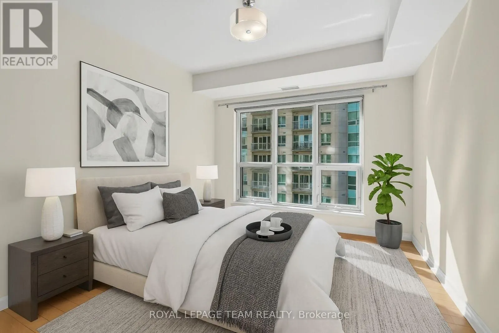 1601 - 242 RIDEAU STREET