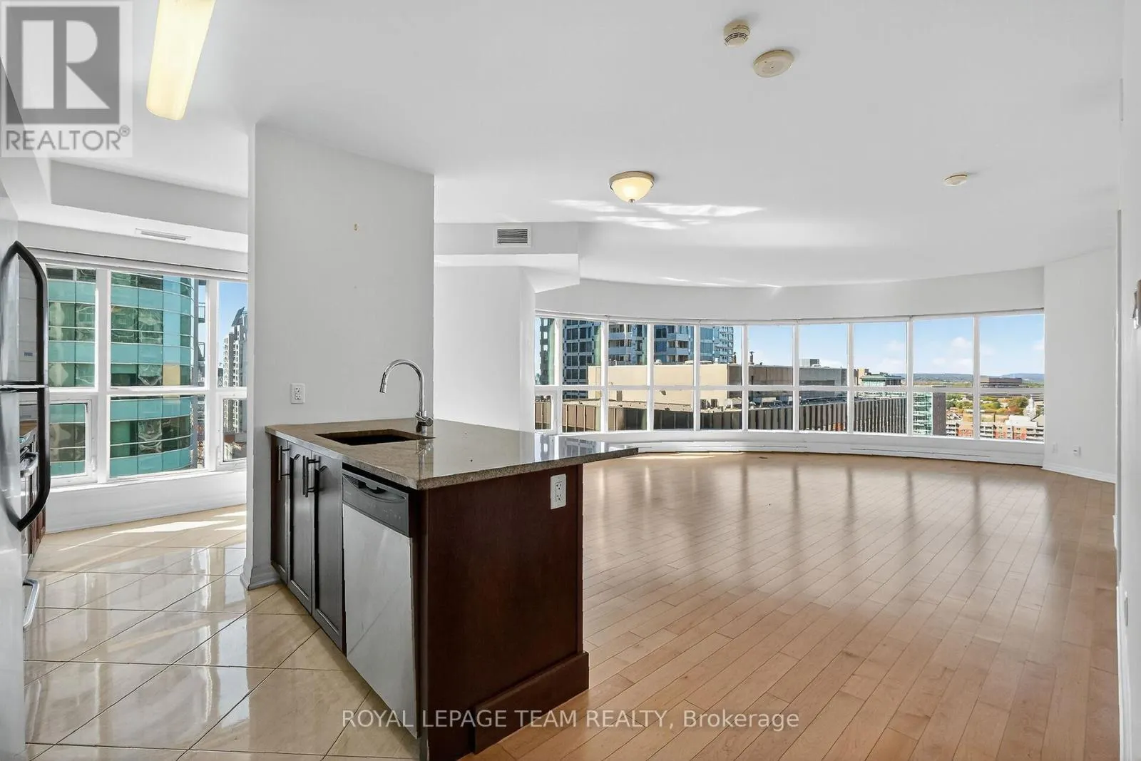 1601 - 242 RIDEAU STREET
