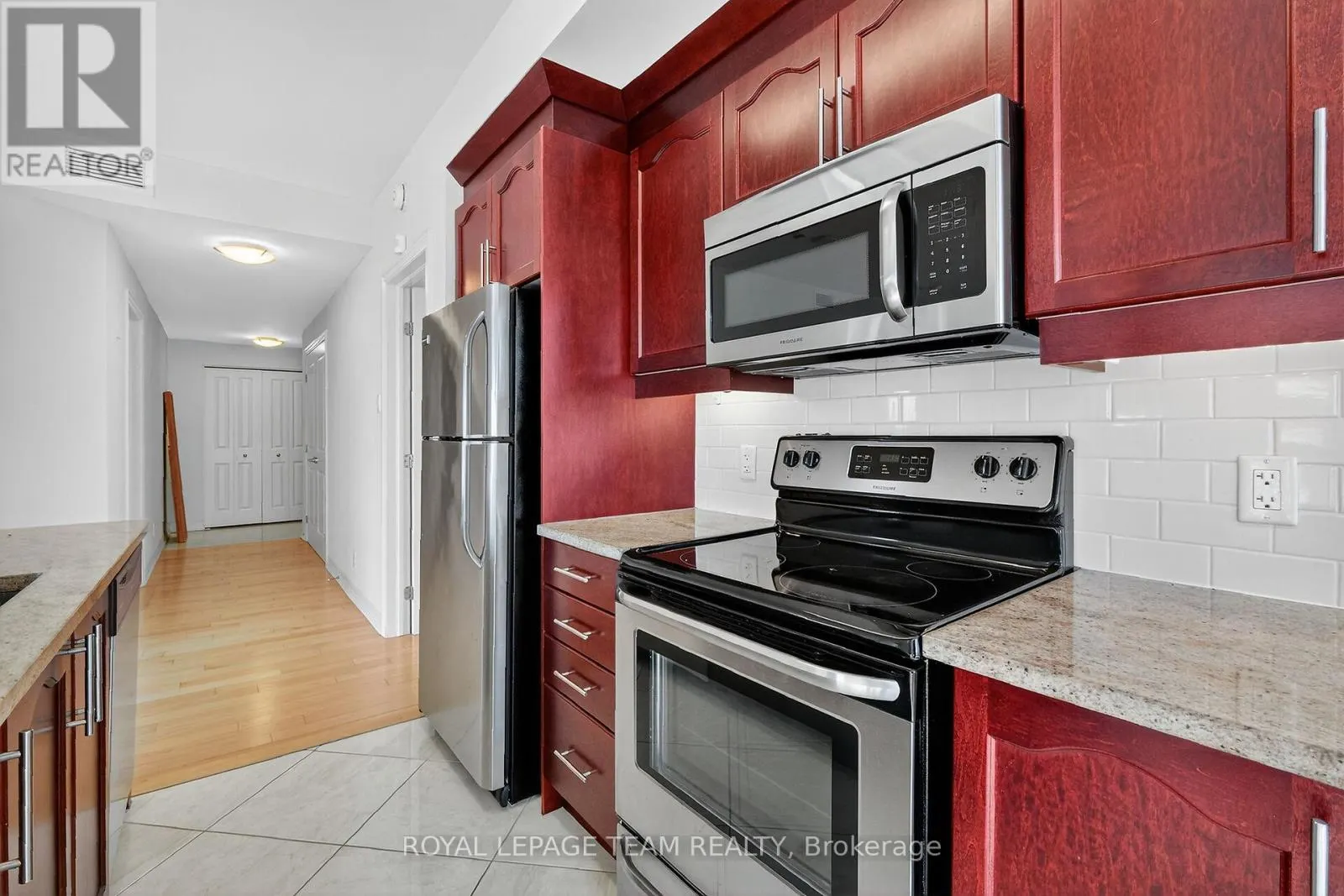 1601 - 242 RIDEAU STREET