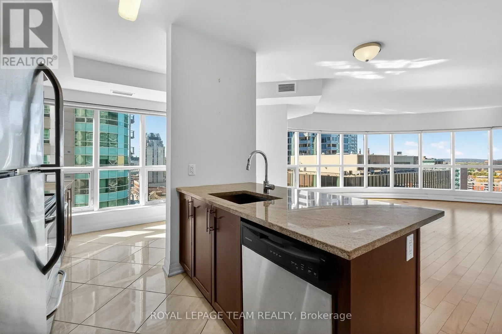 1601 - 242 RIDEAU STREET