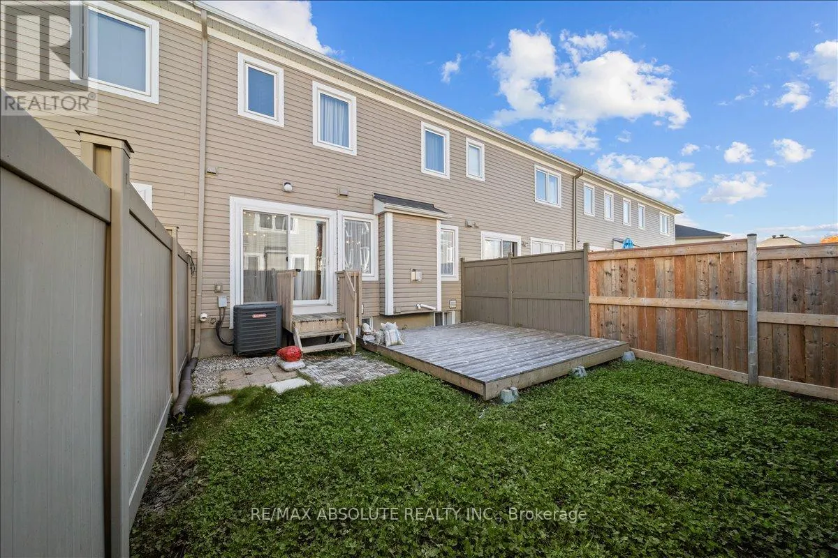 543 FOXLIGHT CIRCLE