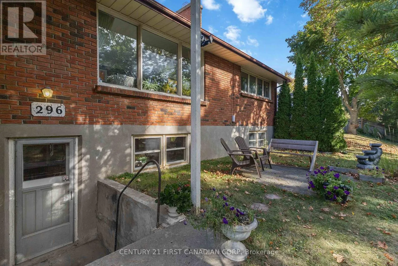 296 SARNIA ROAD