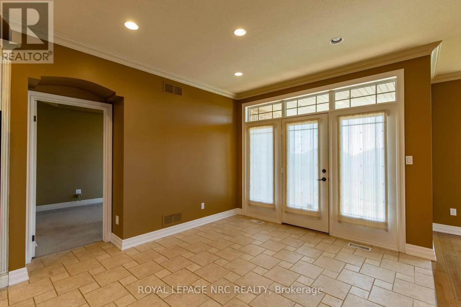 6 MUIRFIELD TRAIL