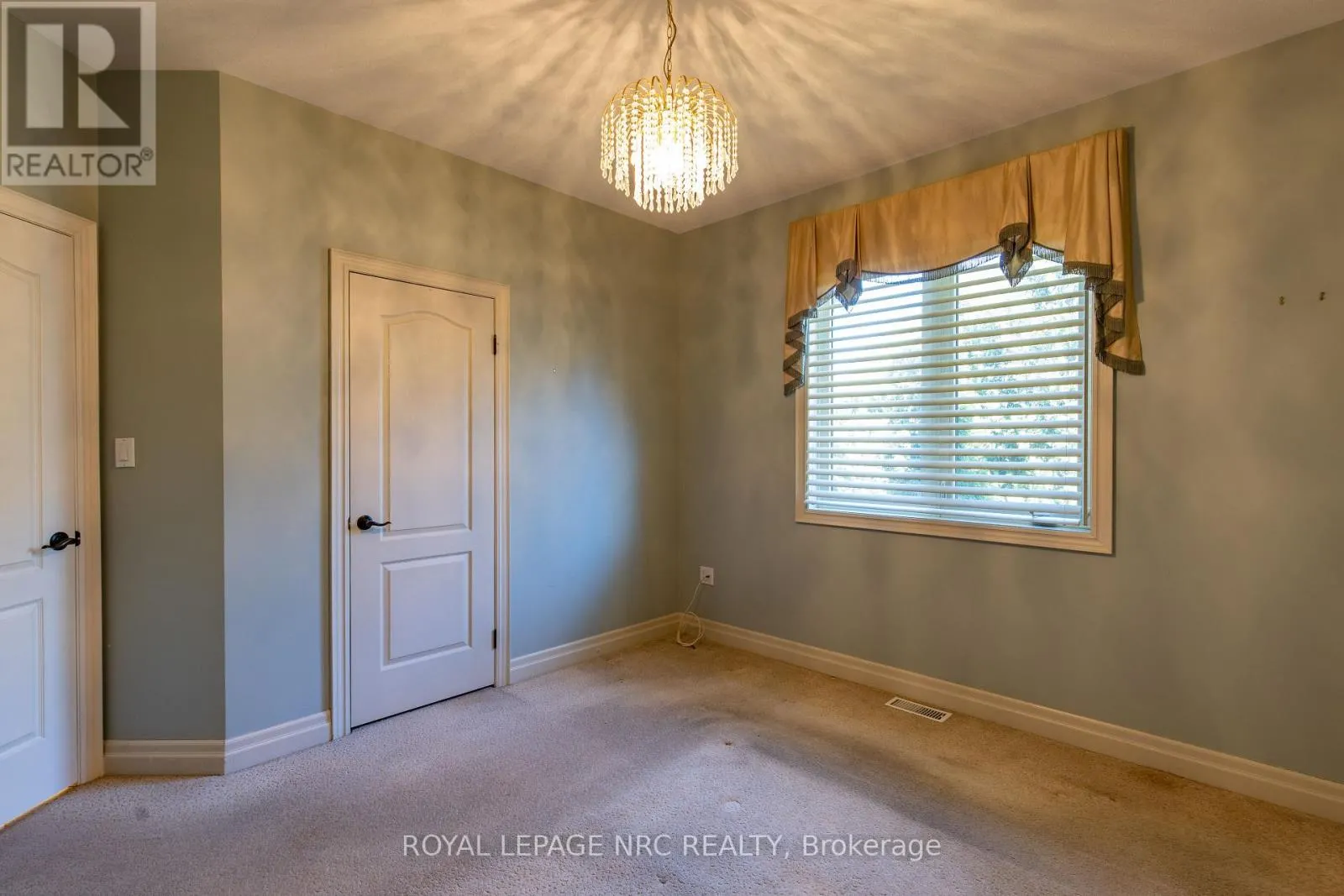 6 MUIRFIELD TRAIL