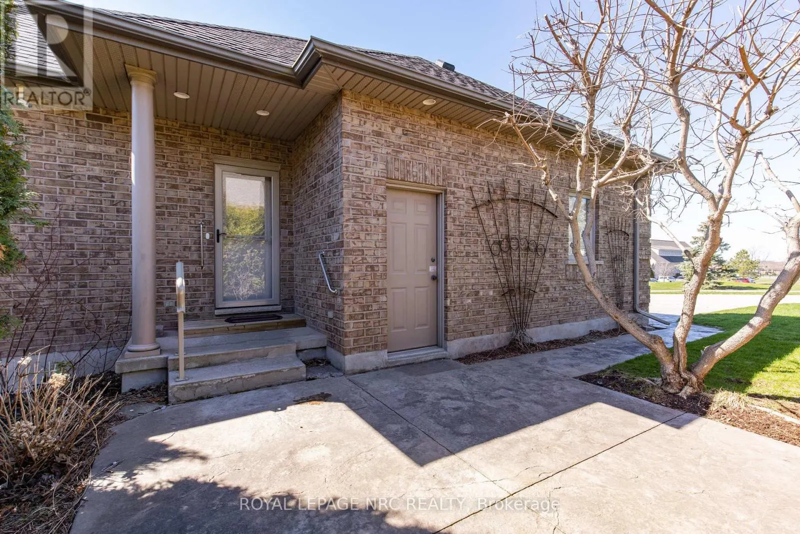 6 MUIRFIELD TRAIL