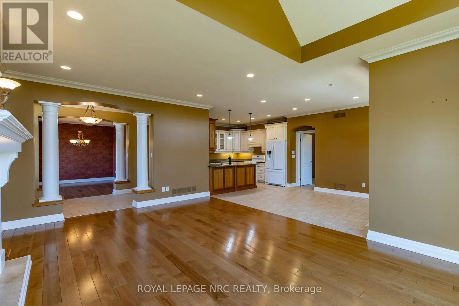 6 MUIRFIELD TRAIL