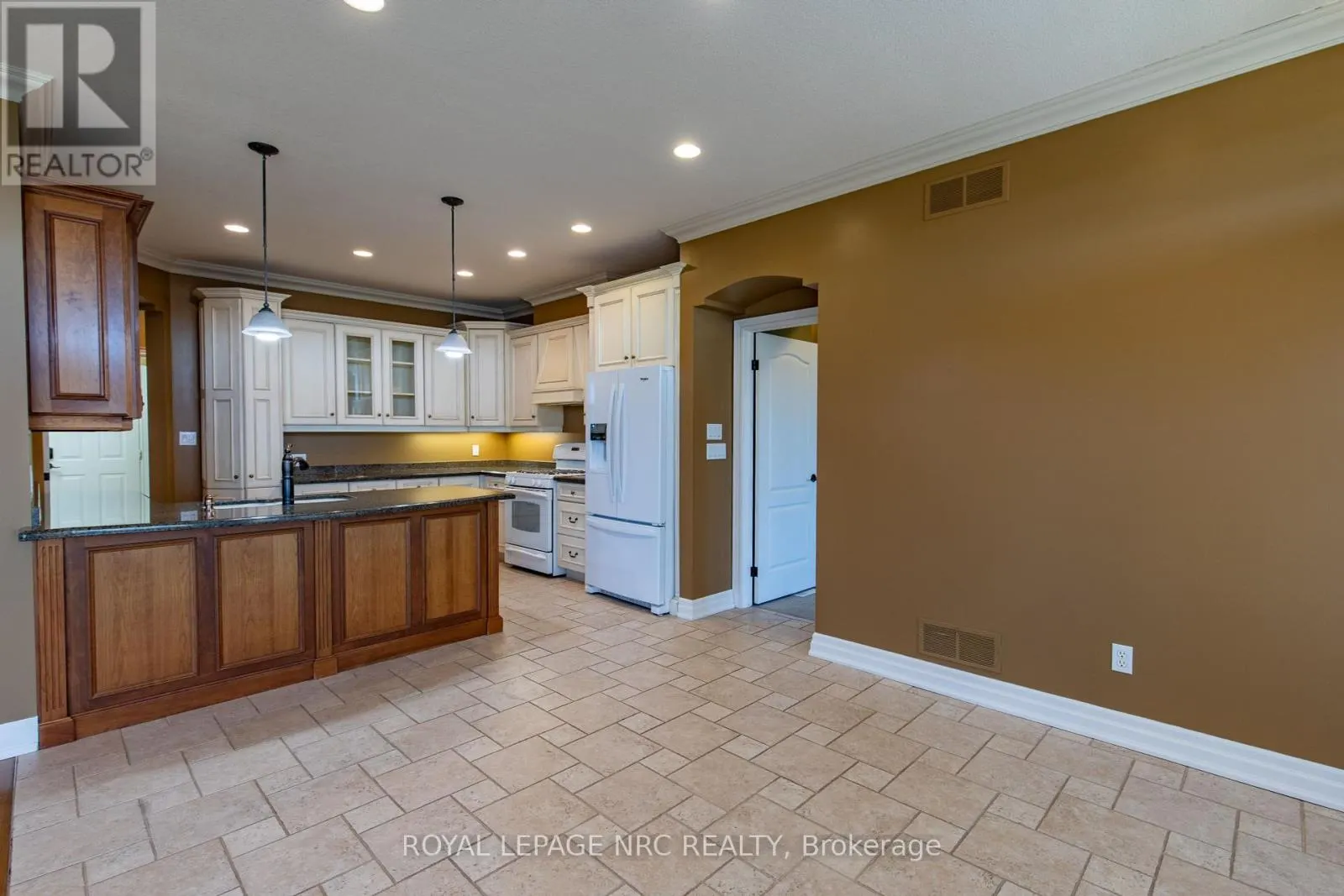 6 MUIRFIELD TRAIL
