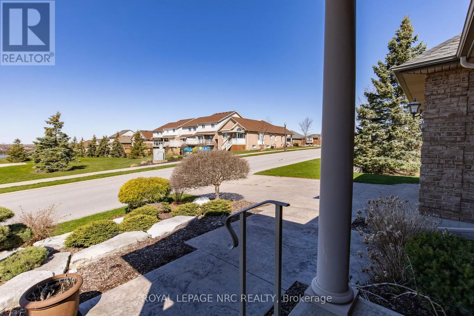 6 MUIRFIELD TRAIL